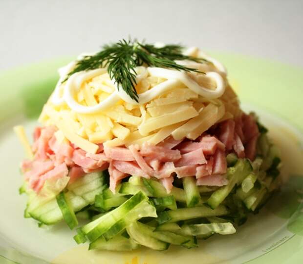 Картинки по запросу Вкусный салат с ветчиной и сыром