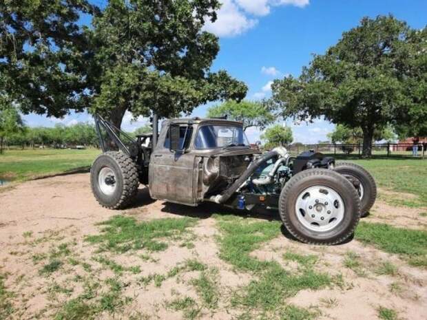 Необычный хот-род на базе 60-летнего Ford F-600
