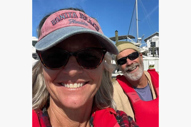 Туристку унесло течением на глазах у мужа после падения с лодки на Багамах