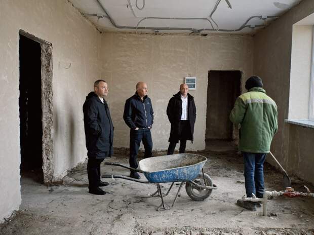 Глава Адыгейска проверил ход работ на важных объектах