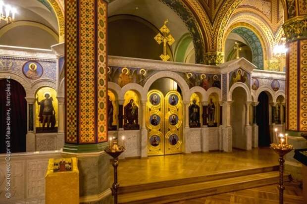 Внутеннее убранство домовой Никольской церкви при Мариинском дворце в Санкт-Петербурге