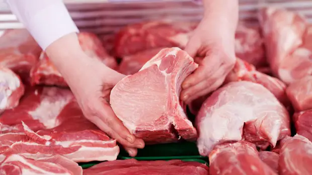 Диетолог Бобровский: красное мясо может спровоцировать атеросклероз и инфаркт