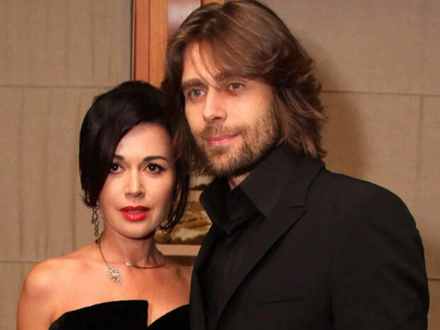 Повзрослевшая дочь Заворотнюк и Чернышева очаровала всех на автограф-сессии