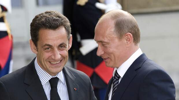 Gala: Саркози рассказал, как «жёстко» его встретил Путин в 2008 году