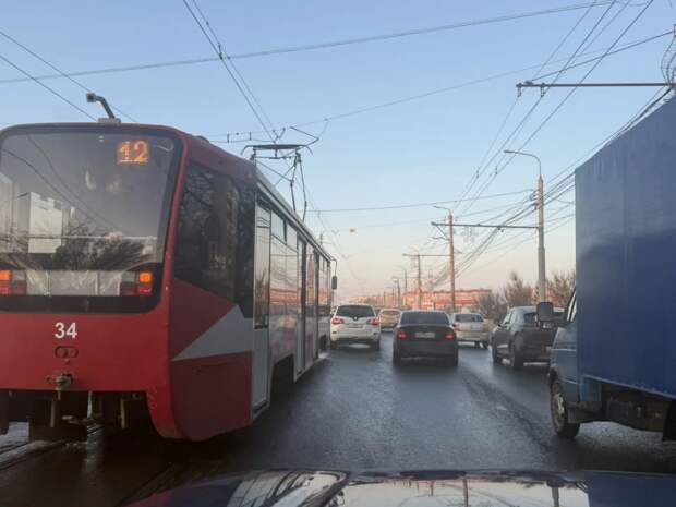В Туле на Пролетарском мосту столкнулись две легковушки