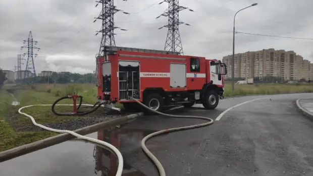 В Подмосковье полностью ликвидировали пожар на обувном складе