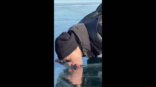 Певец Shaman полизал Байкал.