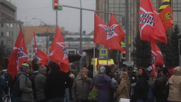 Участники митинга «За свободную Россию без репрессий и произвола» на проспекте Сахарова в Москве. 10 июня 2018 Участники митинга «За свободную Россию без репрессий и произвола» на проспекте Сахарова в Москве. 10 июня 2018