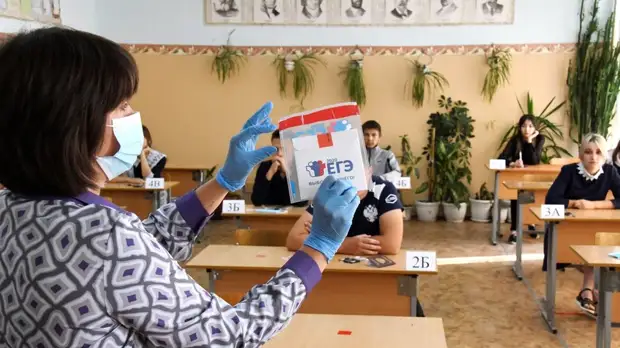 Онищенко прокомментировал предложение сделать обязательным ЕГЭ по истории