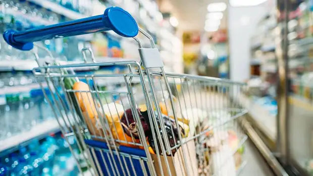 Экономист дал совет, какие товары стоит закупить впрок