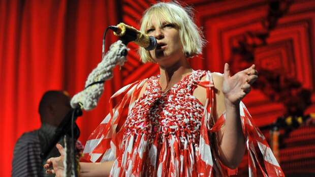 Певица Sia будет выплачивать алименты бывшему супругу