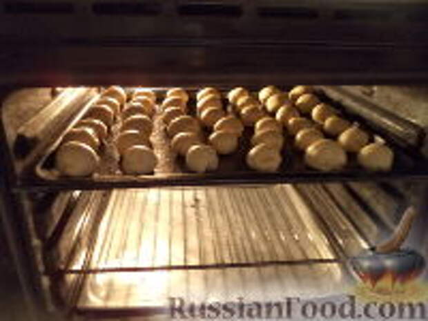 Фото приготовления рецепта: Шарики на кефире с ореховой начинкой - шаг №14