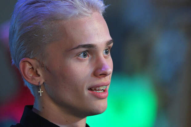 Блогер Даня Милохин заявил, что устроился работать официантом в Дубае