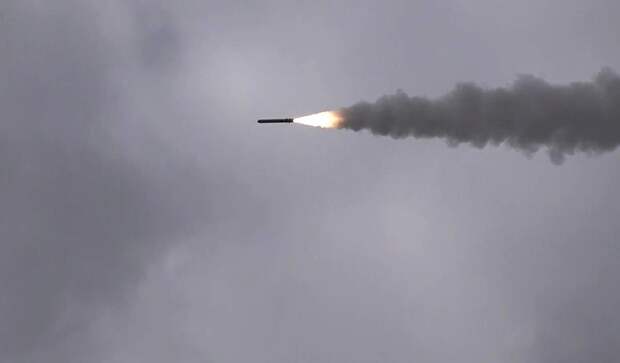 На Украине сняли летящий над Киевом «Искандер»