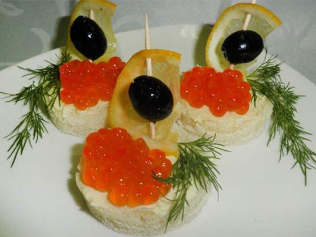 КАНАПЕ С КРАСНОЙ ИКРОЙ - Бутерброды