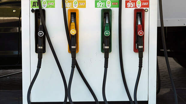 Бензин начал дешеветь на бирже после соглашения о заморозке цен