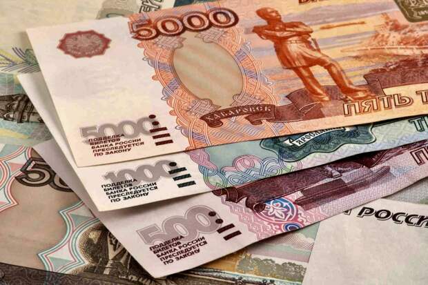 Нефтяной ураган поднял рубль: курс доллара рухнул до 75, а Urals взлетела до $116