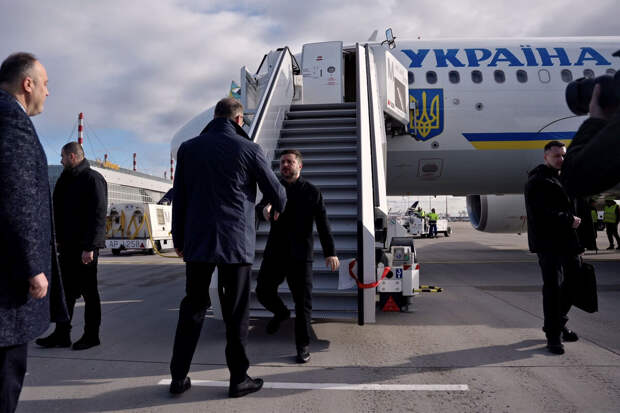 Зеленский прилетел в Мюнхен, где выступит на конференции по безопасности