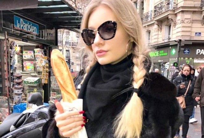 Она недовольна дороговизной и отсутствием возможности питаться в дорогих ресторанах и заниматься шоппингом
