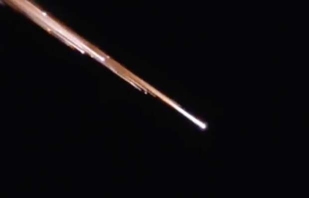 BMKG: заснятый индонезийцами светящийся объект в небе был обломком ракеты