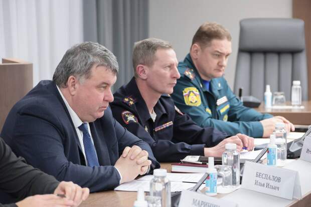 В Туле ночью продолжают уборку снега, задействовано более 300 единиц техники