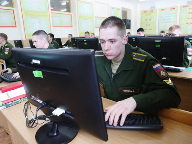 В военные вузы будут принимать удаленно В военные вузы будут принимать удаленно