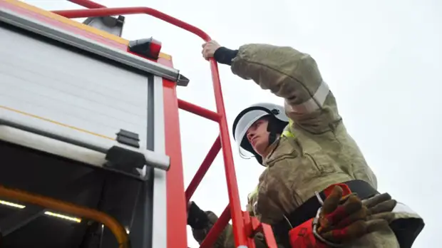 Во Владивостоке ликвидировали пожар в здании школы