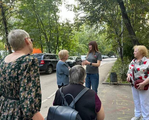 Лариса Картавцева обсудила с жителями улицы Лескова вопросы благоустройства Фотограф: Тихонова Диана Андреевна