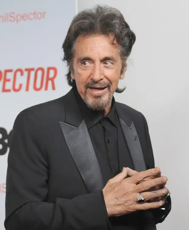 Встречается с 28-летней девушкой и танцует на улицах: как сейчас выглядит и чем занимается Аль Пачино