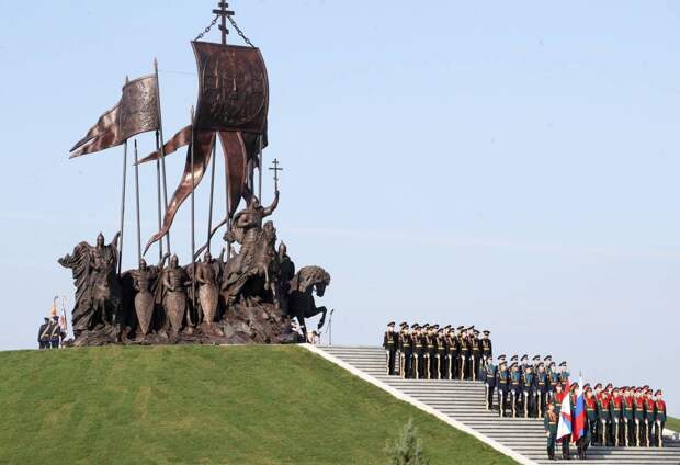 Мемориальный комплекс «Александр Невский с дружиной» открыт в Псковской области