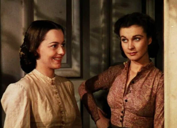 Две главные героини романа «Унесенные ветром» в экранизации 1939 года Две главные героини романа «Унесенные ветром» в экранизации 1939 года