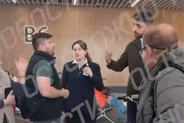 Застрявшие в аэропорту Турции россияне устроили бунт с криками «хотим домой»