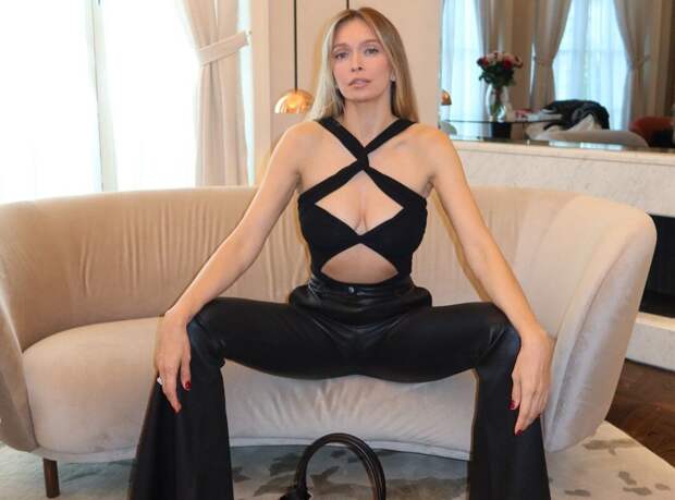 Mash: уехавшая из России Вера Брежнева берет 30 тыс. рублей за уроки оргазма