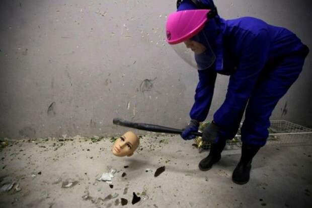Комната гнева, где битой можно разнести что угодно Комната гнева, где битой можно разнести что угодно