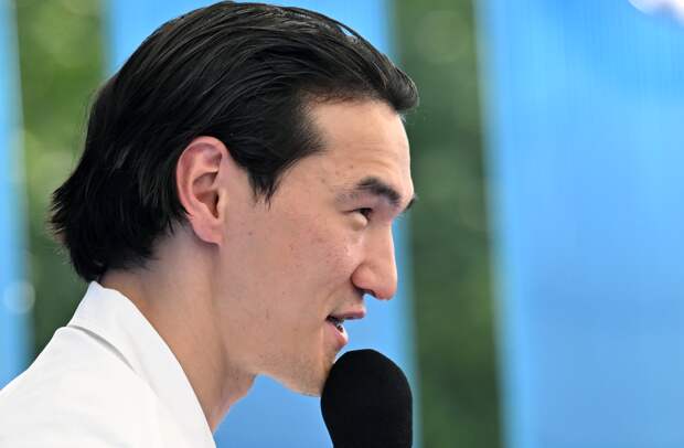 Жена получившего запрет на въезд в Россию комика Сабурова опубликовала фотографию