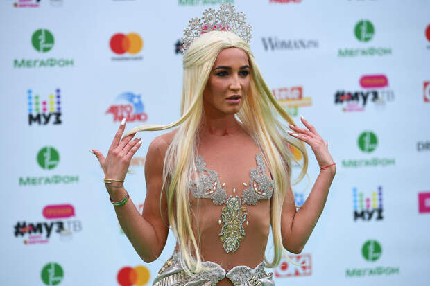 Телеведущий Воля пошутил о пении Бузовой