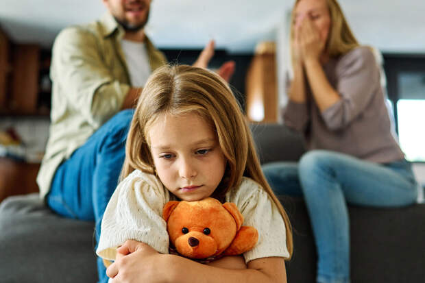 Родители в России больше боятся за счастье ребенка, чем за его зарплату