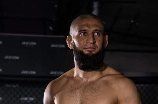 Чимаев прокомментировал отмену битвы взглядов со Стриклендом