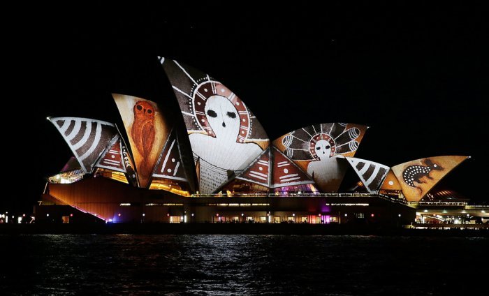 Здание Сиднейской оперы во время фестиваля света Vivid Sydney 2016