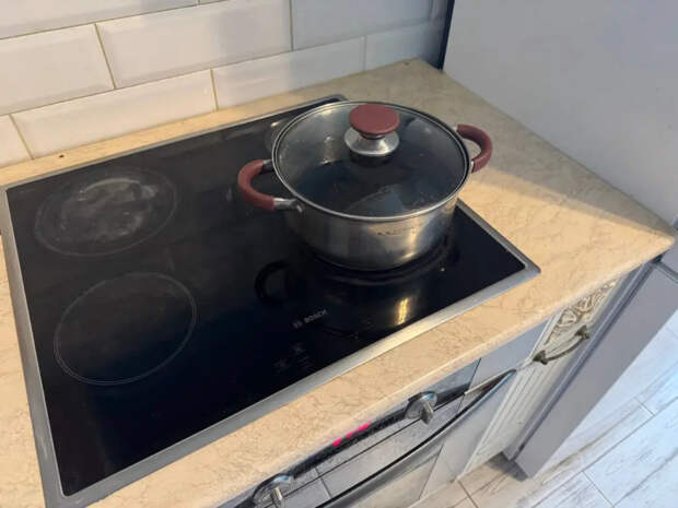 Как убрать пригоревший нагар с кастрюли с помощью луковицы: способ без химии и абразивов