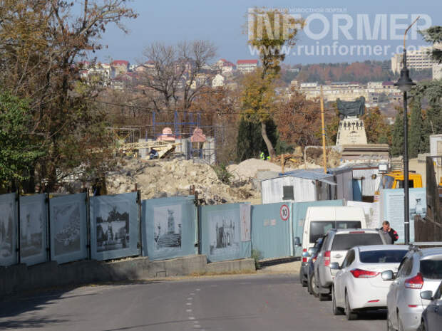 Как уничтожает «профессор» Чалый Матросский бульвар в Севастополе