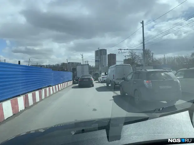 Авторедактор НГС бесплатно нашел 3 причины жуткой пробки на Станционной — на их поиск мэрия хочет потратить 600 тысяч