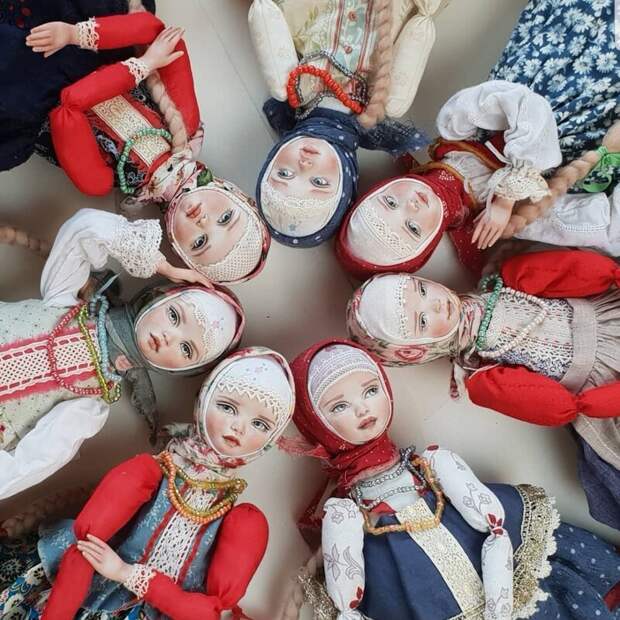 В основном наряды кукол выполнены в русских мотивах: сарафаны, платки, косы и алый румянец на щёчках архангельск, куклы, мастер, хобби