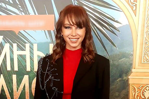 Появились подробности отношений Дибровой и Товстика: могут покинуть Россию