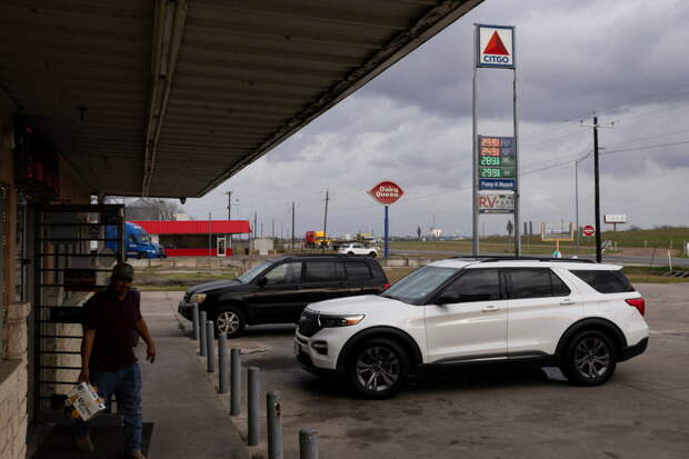 Нерешительность принесла богатство заехавшей на заправку женщине