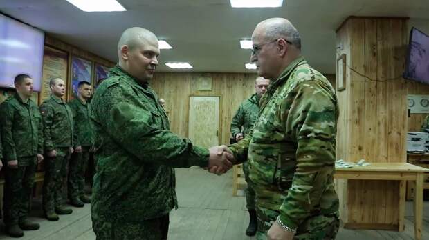 Военным инженерам группировки «Запад» вручили госнаграды на передовой