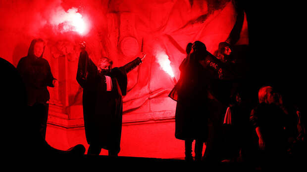 Franceinfo: под Парижем разгромили мэрию перед вступлением на пост нового мэра