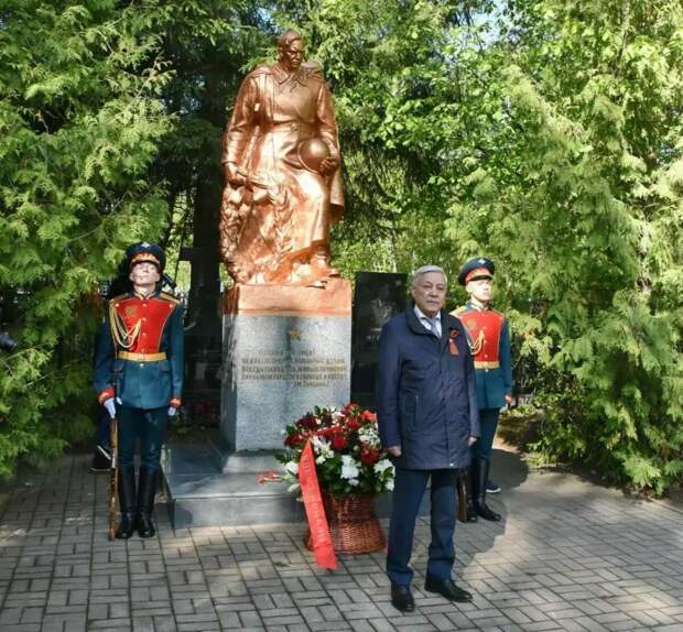 Фәрит Мөхәммәтшин республика халкын Җиңү көне белән котлады