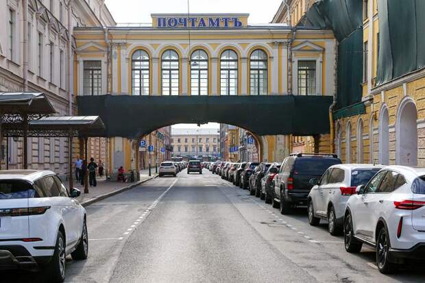 В Петербурге выставлено на продажу здание Главпочтамта