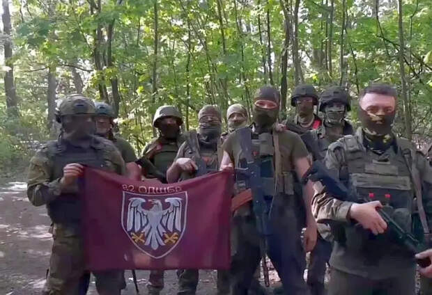 Российские бойцы уничтожили в Курской области боевиков 82-й ОДШБ ВСУ и захватили их знамя
